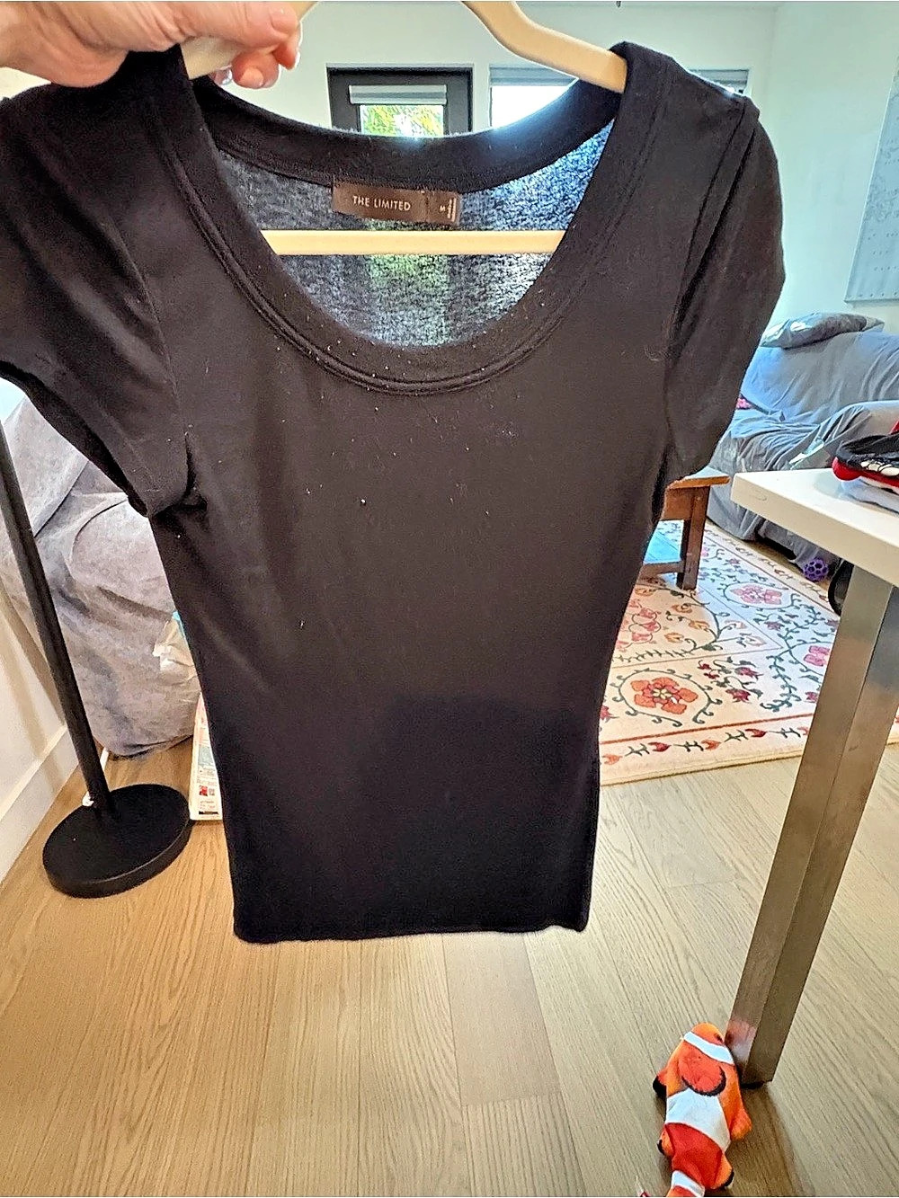 The Limited Short Sleeve Top in Black Size Medium